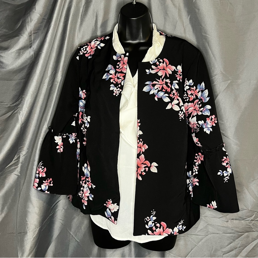 Lane Bryant floral open-front blazer. Size 14/16.